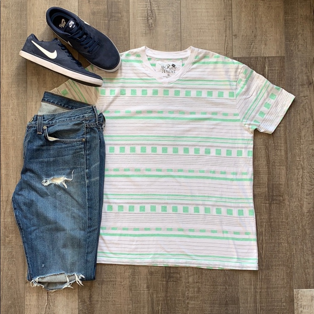 MENS V-NECK TEE